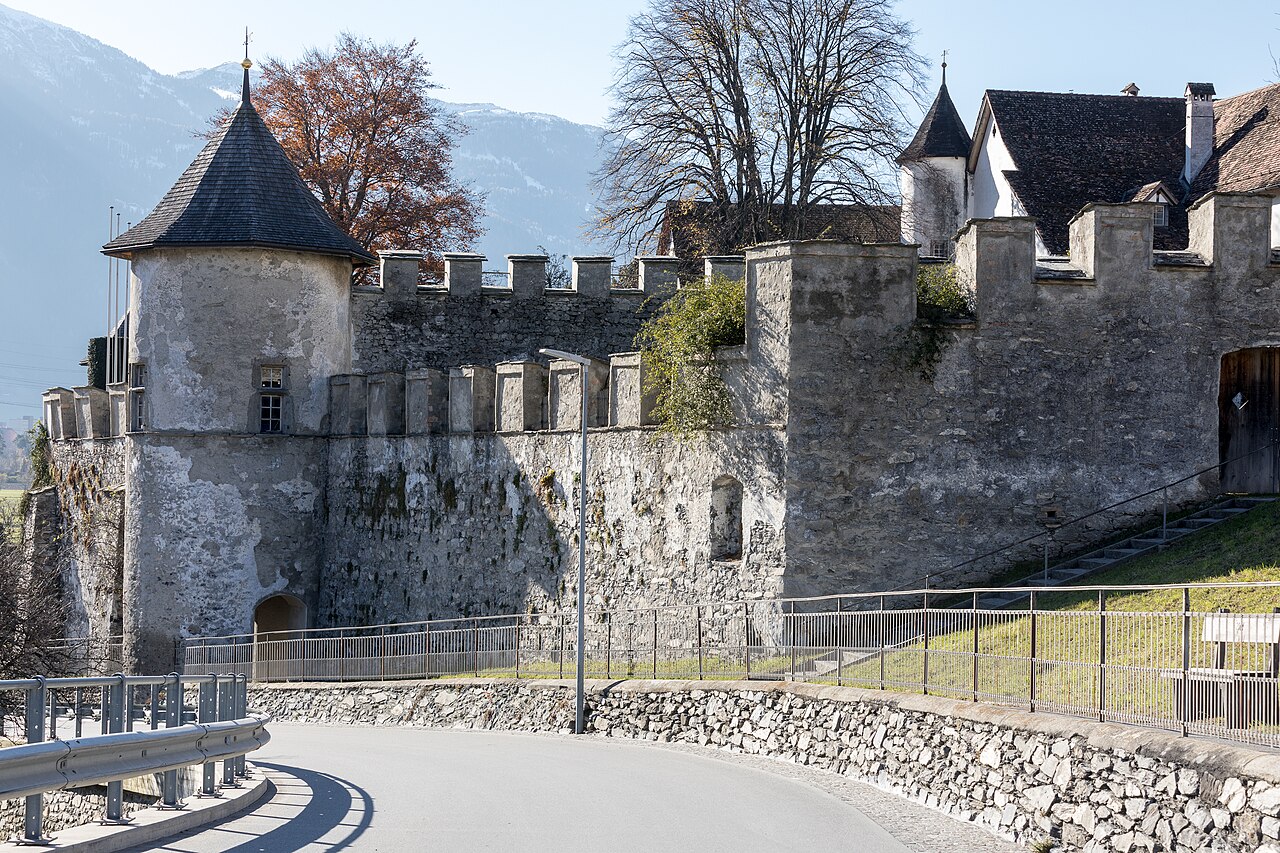 Schloss Haldenstein